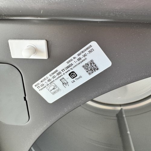 LG Secadora eléctrica inteligente con ventilación de 7.3 pies cúbicos, en color negro mate, con puerta EasyLoad