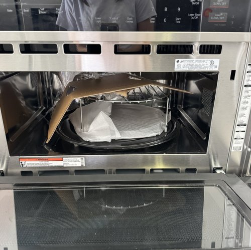 LG Horno de pared combinado inteligente de 6.4 pies cúbicos con convección por ventilador y función de freír con aire, en acero inoxidable