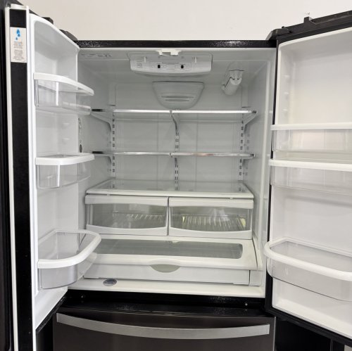USADO WHIRLPOOL Refrigerador de 25.2 CU.FT acero inoxidable negro, dispensador de agua interno