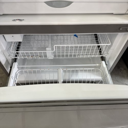USADO WHIRLPOOL Refrigerador con capacidad de 19.6 pies cúbicos, estantes de vidrio sin marco