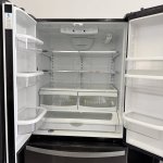 USADO WHIRLPOOL Refrigerador de 25.2 CU.FT acero inoxidable negro, dispensador de agua interno