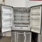 USADO WHIRLPOOL Refrigerador con capacidad de 19.6 pies cúbicos, estantes de vidrio sin marco
