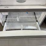 USADO WHIRLPOOL Refrigerador con capacidad de 19.6 pies cúbicos, estantes de vidrio sin marco